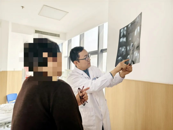 老太反復(fù)咳嗽、嘔吐5年，原因竟是“食管裂孔疝”！市二院普外二科腹腔鏡微創(chuàng)手術(shù)速解難題1297.png