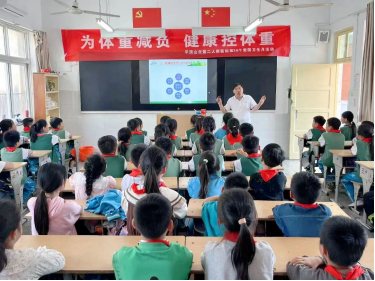 【中國醫(yī)師節(jié)】定格“醫(yī)”瞬間 向生命的守望者致敬！1112.png