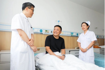 【中國醫(yī)師節(jié)】定格“醫(yī)”瞬間 向生命的守望者致敬！302.png