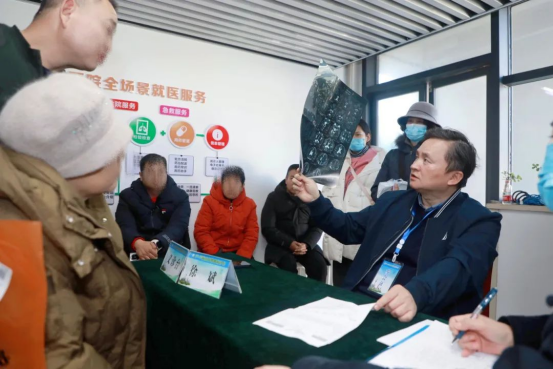 守護(hù)生命中樞 領(lǐng)跑學(xué)科發(fā)展 ——記河南省臨床重點專科、市第二人民醫(yī)院神經(jīng)外科1296.png